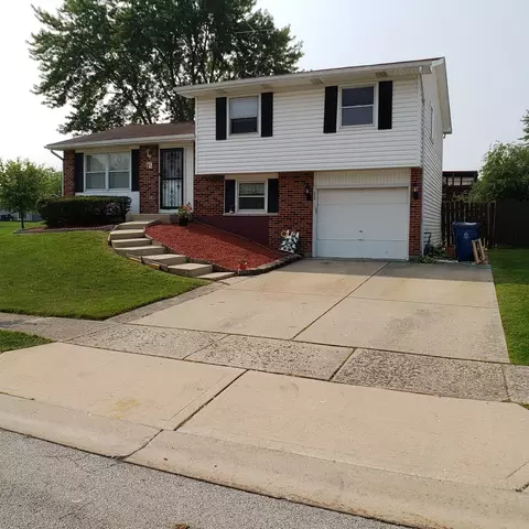 115 W Schubert Ave, Glendale Heights, IL 60139