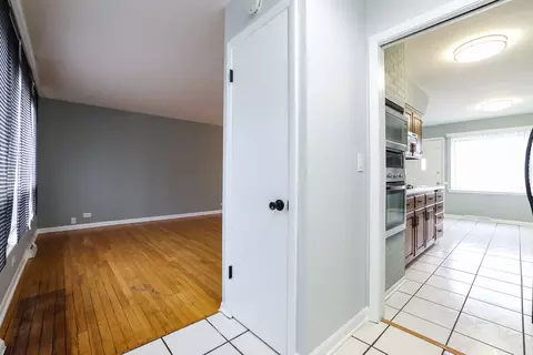 1442 Phoenix Dr, Des Plaines, IL 60018 photo 3