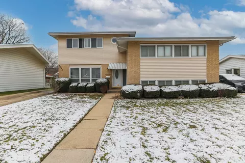 1442 Phoenix Dr, Des Plaines, IL 60018