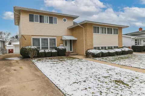 1442 Phoenix Dr, Des Plaines, IL 60018 photo 2