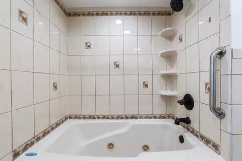 1442 Phoenix Dr, Des Plaines, IL 60018 photo 23