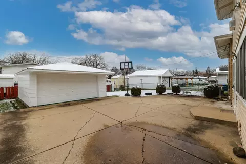 1442 Phoenix Dr, Des Plaines, IL 60018 photo 31