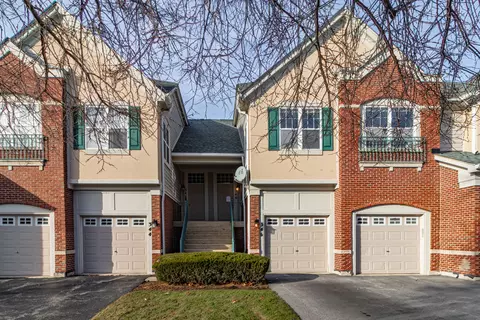 346 Pine Lake Cir, Vernon Hills, IL 60061