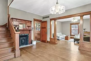 314 E Jefferson St, Clinton, IL 61727 photo 4
