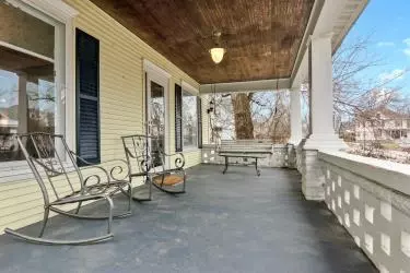 314 E Jefferson St, Clinton, IL 61727 photo 3