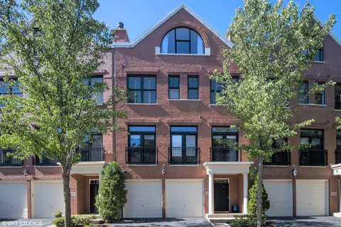 1842 Admiral Ct, Glenview, IL 60026