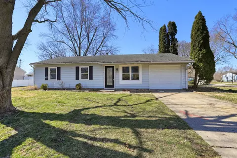 801 Maplepark Dr, Champaign, IL 61821