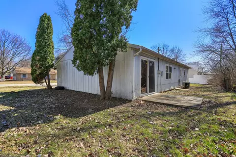 Exterior - 801 Maplepark Dr, Champaign, IL 61821 photo 5 of 6
