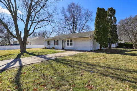 Exterior - 801 Maplepark Dr, Champaign, IL 61821 photo 2 of 6