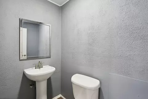 Bath - 801 Maplepark Dr, Champaign, IL 61821 photo 2 of 2