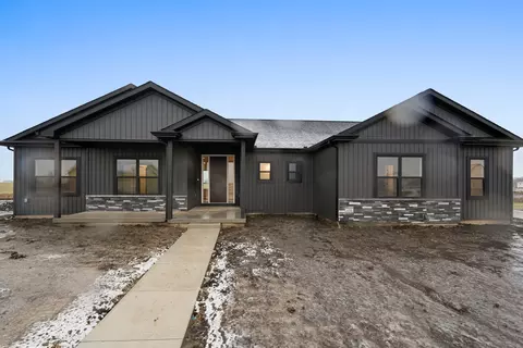 406 Jerin Dr, Fisher, IL 61843
