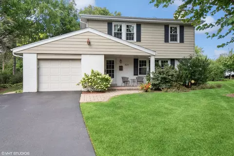 929 Holly Ct, Deerfield, IL 60015