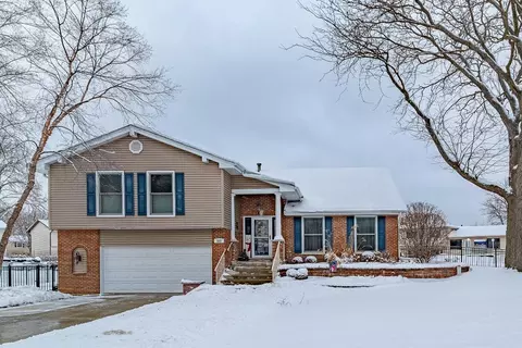 582 Tarpon Ct, Schaumburg, IL 60193