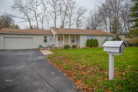 268 6th St, Wheeling, IL 60090