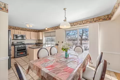 460 Topaz Ln, Bartlett, IL 60103 photo 18