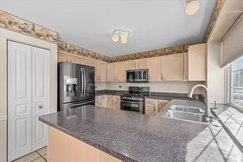 460 Topaz Ln, Bartlett, IL 60103 photo 16