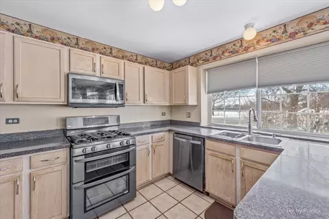 460 Topaz Ln, Bartlett, IL 60103 photo 13