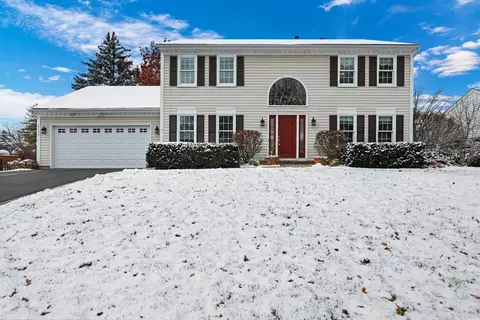 6153 Indian Trail Rd, Gurnee, IL 60031