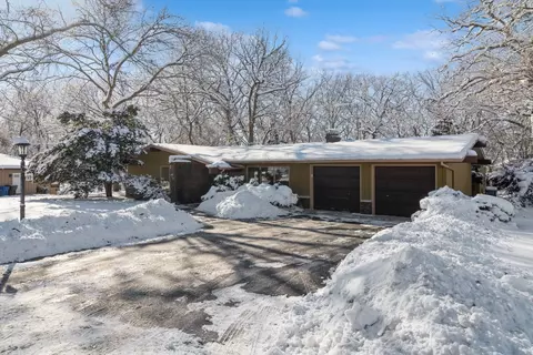 919 Rosewood Dr, Carpentersville, IL 60110