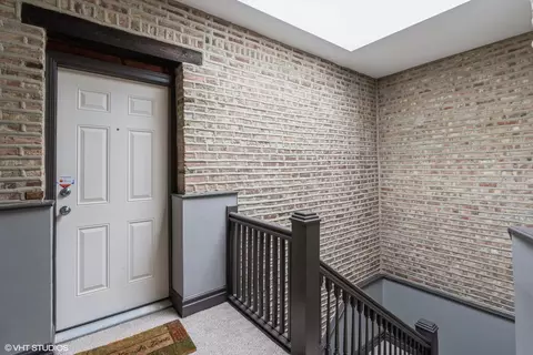 534 E 44th St #3, Chicago, IL 60653 photo 3