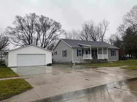 106 N Market St, Bondville, IL 61815