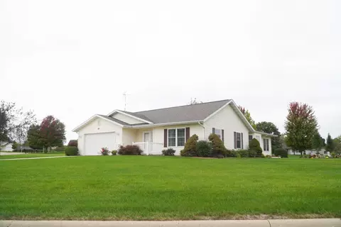 815 Canterbury Dr, Freeport, IL 61032
