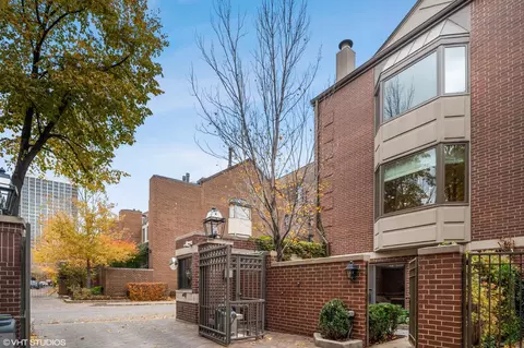 55 W Goethe St #1255, Chicago, IL 60610