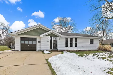 1831 Warwick Ln, Schaumburg, IL 60193