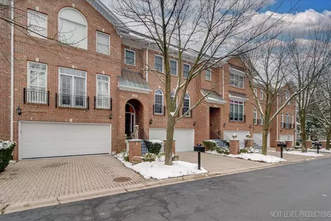227 Campbell Ct, Geneva, IL 60134