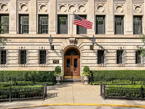 70 E Cedar St #15E, Chicago, IL 60611