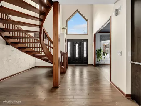 26 W070 Deerpoint Dr, Wheaton, IL 60187 photo 2