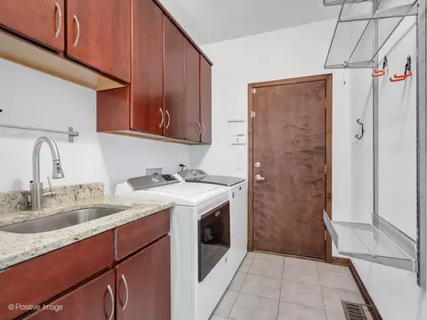 26 W070 Deerpoint Dr, Wheaton, IL 60187 photo 19