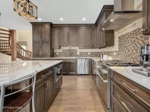 26 W070 Deerpoint Dr, Wheaton, IL 60187 photo 11