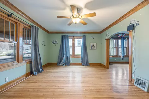 254 Moseley St, Elgin, IL 60123 photo 4