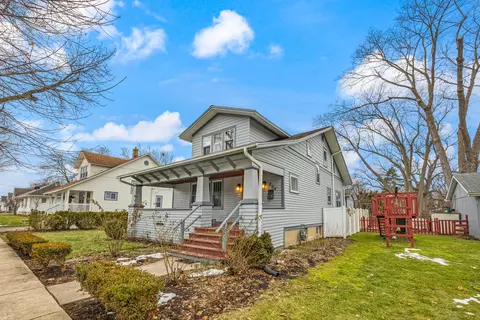 254 Moseley St, Elgin, IL 60123