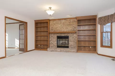 Living - 406 Ironwood Cc Dr, Normal, IL 61761 photo 3 of 5
