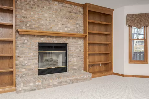 Living - 406 Ironwood Cc Dr, Normal, IL 61761 photo 2 of 5