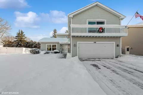 698 Regent Dr, Crystal Lake, IL 60014