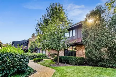 1842 Mission Hills Ln, Northbrook, IL 60062