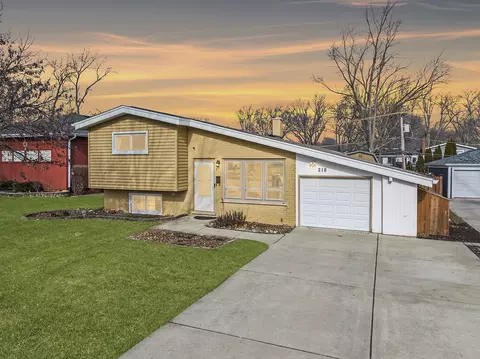218 W Helen Rd, Palatine, IL 60067