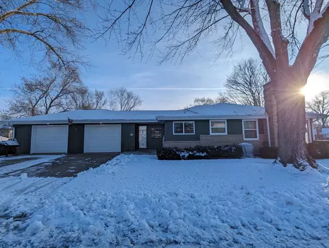 1916 Avenue F, Sterling, IL 61081