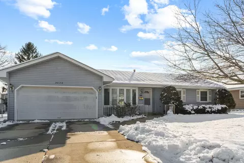 2070 Coral Ave N, Aurora, IL 60506