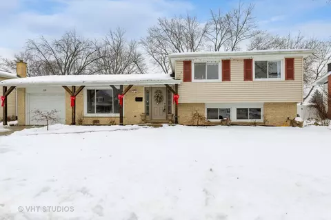 2211 N Kennicott Dr, Arlington Heights, IL 60004