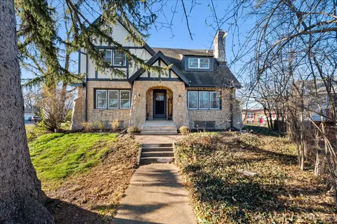 2700 Caroline Dr, Homewood, IL 60430