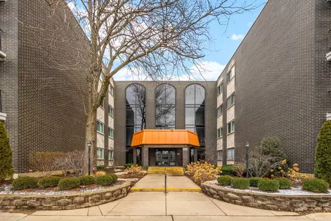 9529 Bronx Pl #112, Skokie, IL 60077