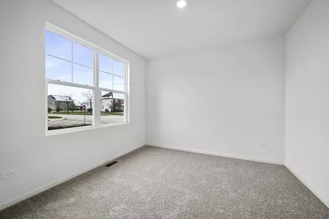 2026 Legacy Pointe Blvd, Plainfield, IL 60586 photo 2