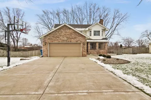2527 Hickory Dr, Dyer, IN 46311