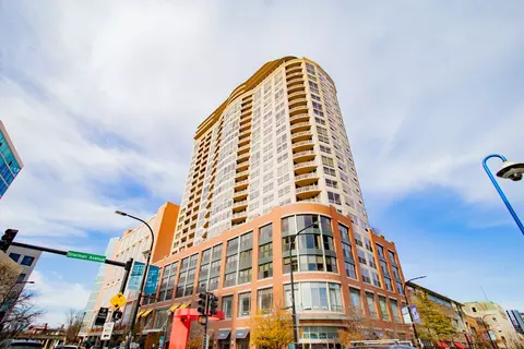 807 Davis St #414, Evanston, IL 60201