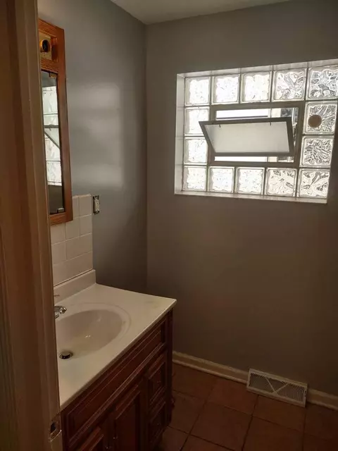 37 E 99th Pl, Chicago, IL 60628 photo 13