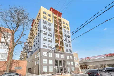 1122 W Catalpa Ave #401, Chicago, IL 60640